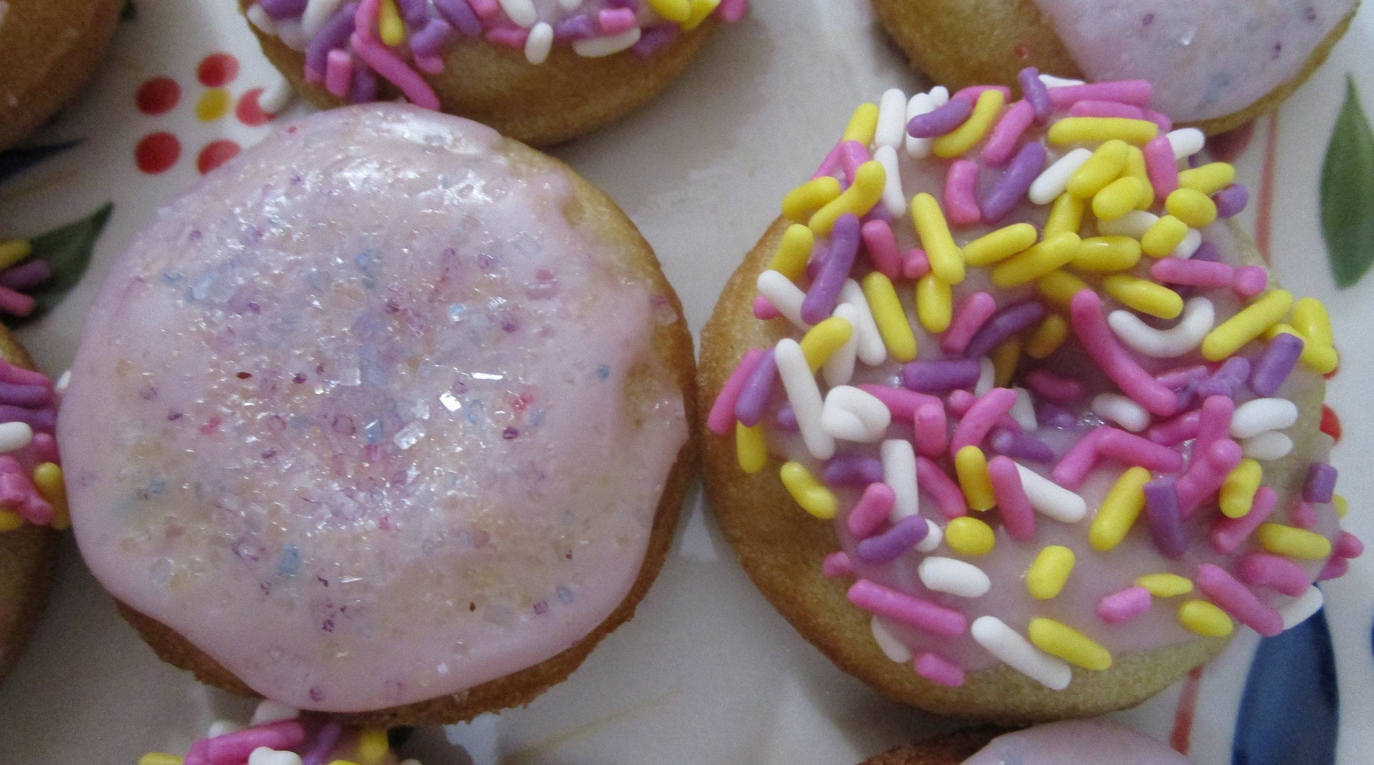 Mini Donuts, Gluten Free, Dairy Free, Egg Free, Vanilla, Chocolate, Nut Free, No artificial colors, Birthday, Graduation, Father's Day Gift