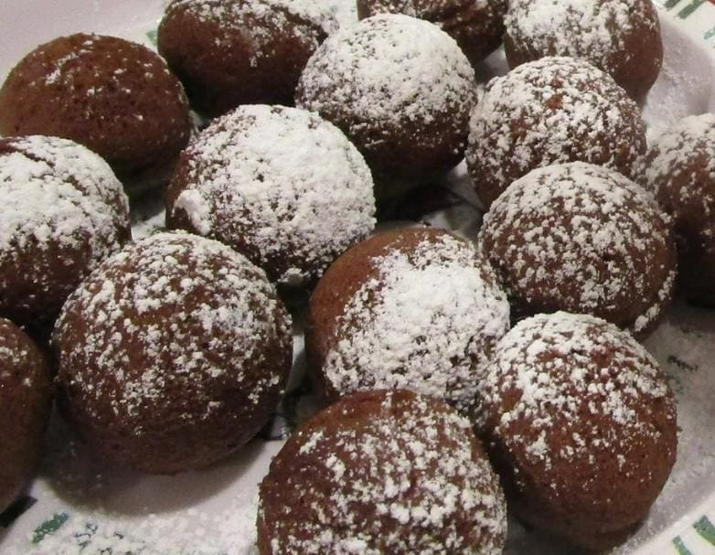Gluten Free Munchkins, Dairy Free, Vegan, Chocolate, Vanilla, Cinnamon, Peanut Free, School Snack, Classroom Parties, Valentine's Day treats